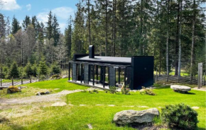 Awesome Home In Fristad With Kitchen, Tämta
